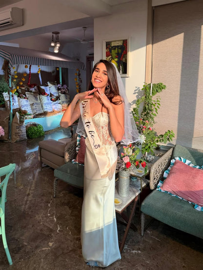 She’s Trouble ivory